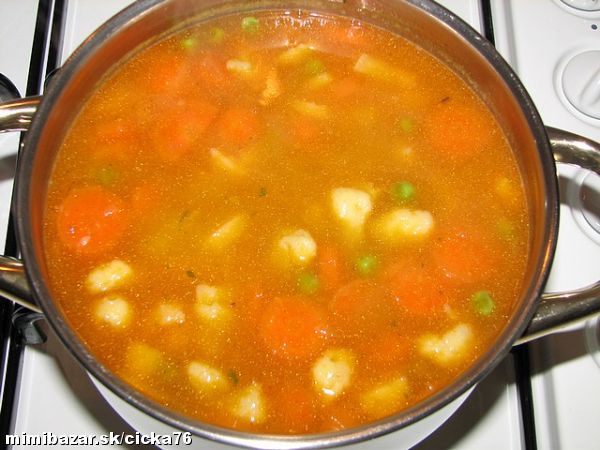Zeleninová polievka s haluškámi
