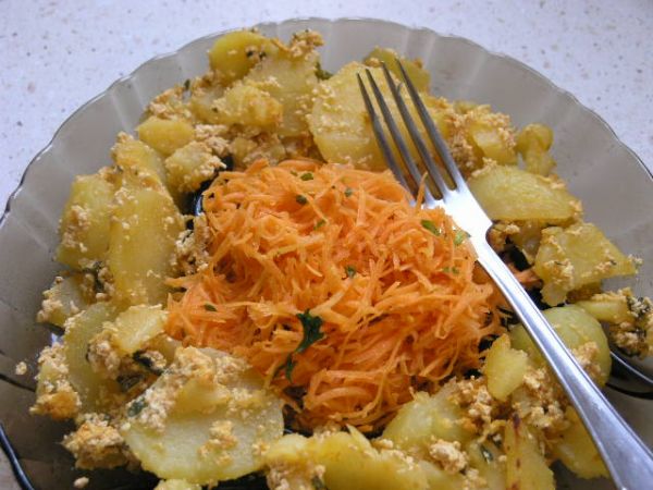 Zapečené zemiaky s tofu a mrkvový šalát – oddelená strava ...