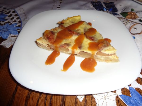 FOTORECEPT: Jablková tarta s karamelovou omáčkou