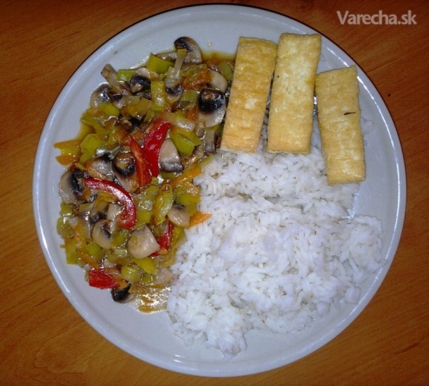 Dusená zelenina s tofu a ryžou recept