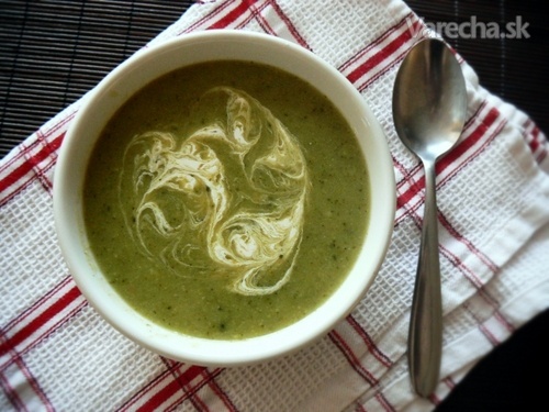 Hustá brokolicová polievka so zemiakmi recept