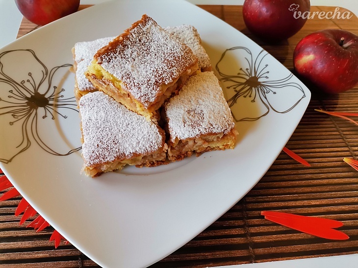 Jemný jablkový koláč bez miesenia (fotorecept) recept