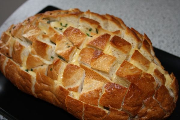 Syrovo-maslovo-pažítkový pečený chlebík