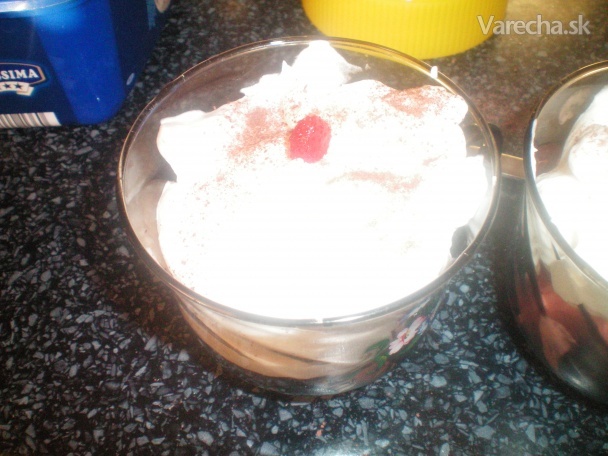 Zmrzlina so šľahačkou a jahodou (fotorecept) recept