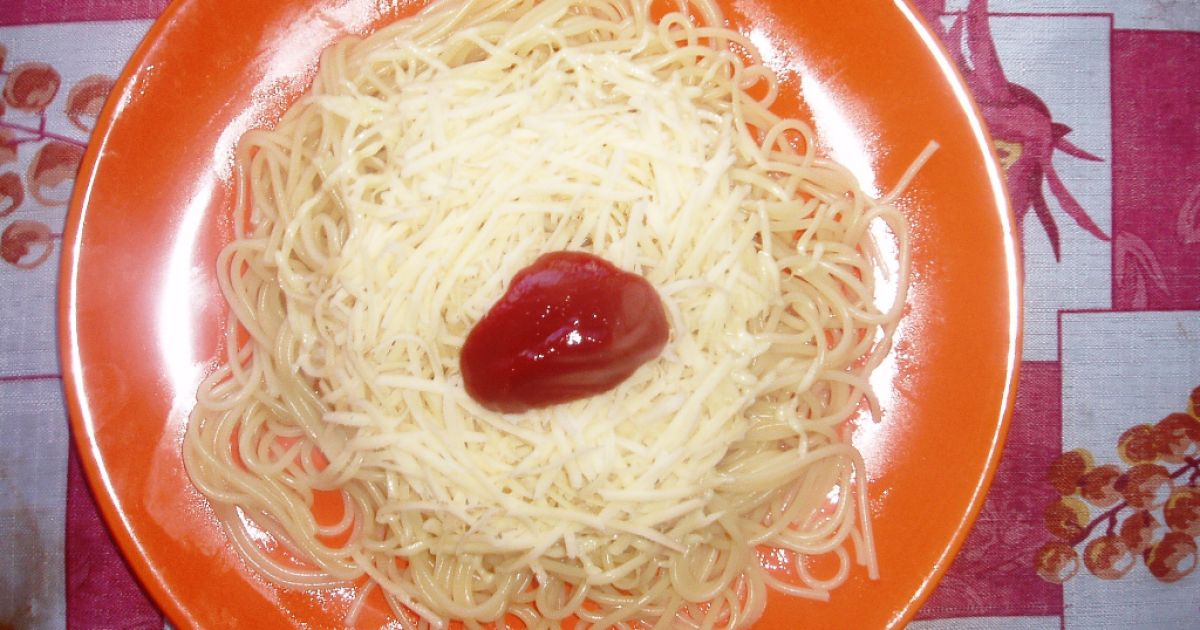 Cesnakové špagety so syrom a kečupom, fotogaléria 1 / 1.