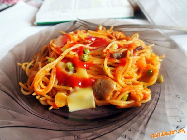 Špagety s hubami a zeleninou