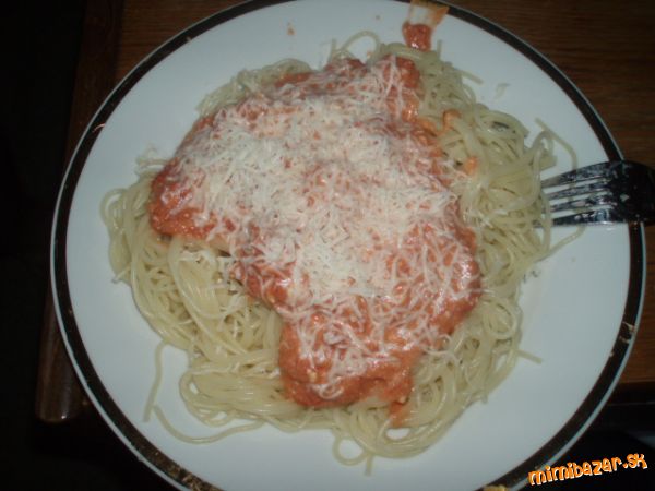 Špagety s fáááájnovou omáčkou