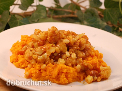 Karfiolovo- fazuľová panvica s mrkvovým pyré