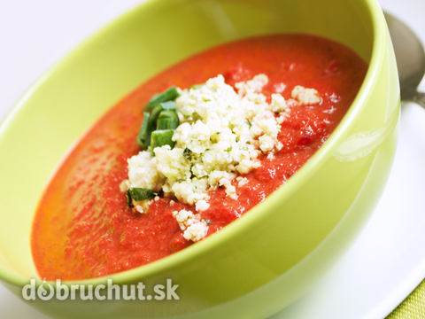 Hustá studená paradajková polievka s feta syrom
