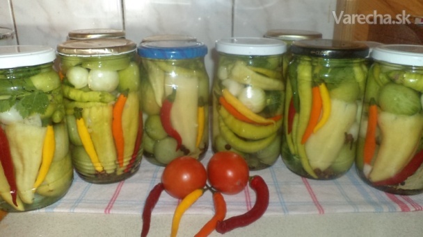 Zavárané zelené paradajky s paprikou a cibuľkou (fotorecept) recept