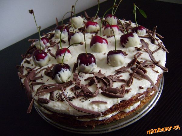 Třešňový dort s bílou čokoládou