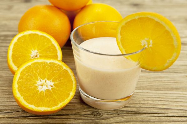 Mliečny pomarančový koktail
