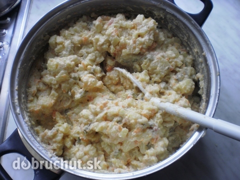 Dolniacky zemiakový šalát od babičky