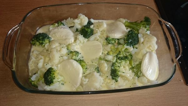 Zapekaný karfiol s brokolicou a mozzarellou