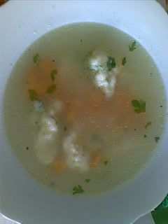 Zeleninková polievka s bešamelovými knedličkami