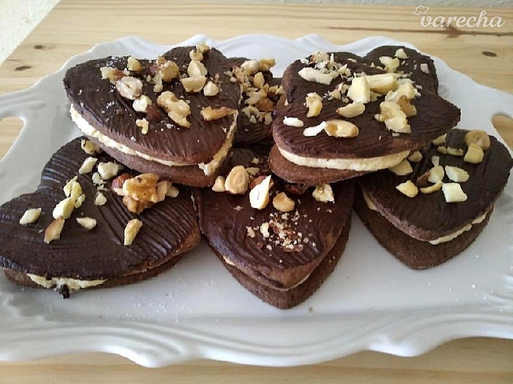 Křehké kakaové sušenky s vanilkovo-oříškovým krémem recept ...