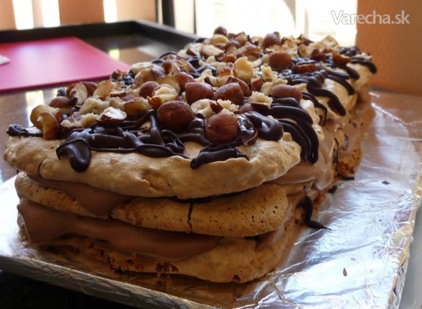 Bielková torta s lieskovými orieškami a čokoládou recept