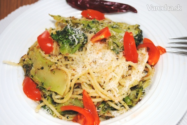 Pikantné špagety s grilovanou brokolicou recept