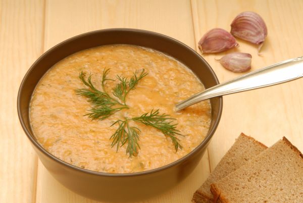 Sýta fazuľová polievka s kôprom