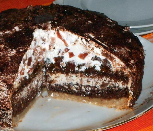 FOTORECEPT: Čokoládová torta so slivkovým želé