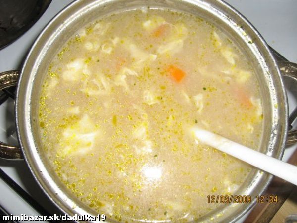 Lacná rýchla a zdravá polievka z čerstvého droždia