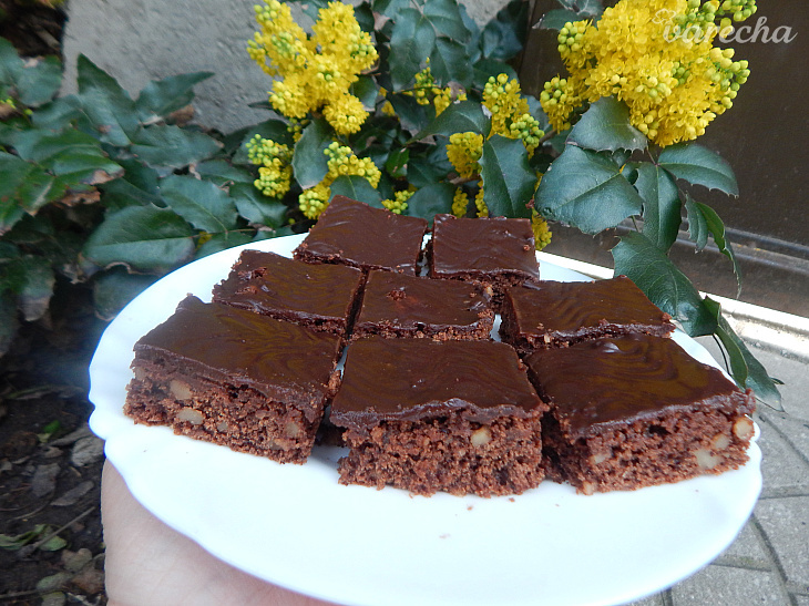 Čokoládovo-orechový koláč (fotorecept) recept