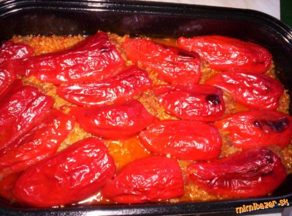 Plnena cervena paprika pecena v rure DOLMA