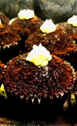 Kakaové muffinky s kúskami mliečnej a horkej čokolády recept ...