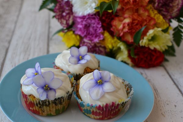 Fotorecept: Bezlepkové jarné cupcakes s fialkami