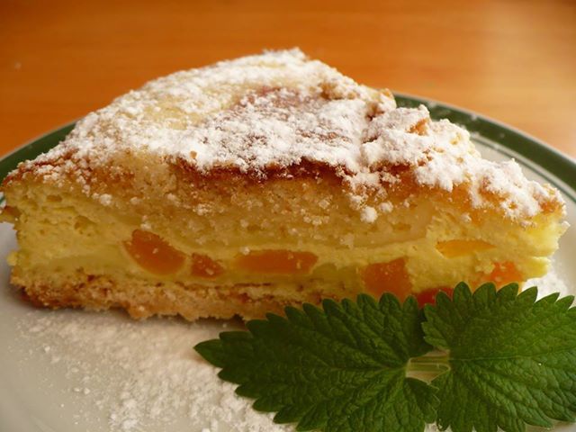 Sypaný koláč s tvarohem a meruňkami recept