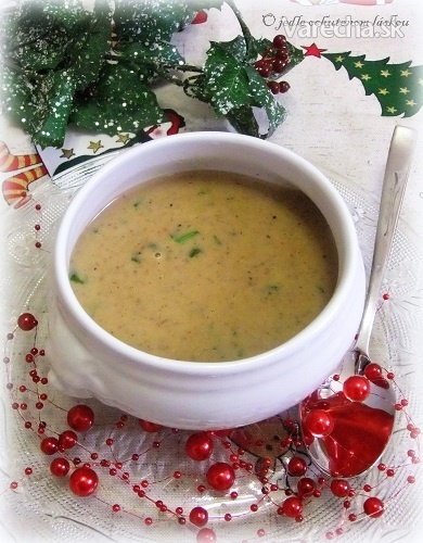 Jemná vianočná hríbová polievka recept