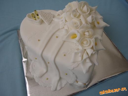 Celá biela svadobná tortička
