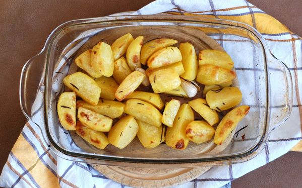 FOTORECEPT: Chrumkavé zemiaky s cesnakom a rozmarínom ...
