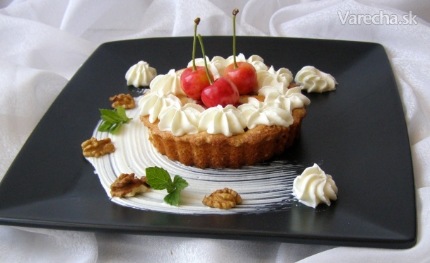 Piškotové koláčky s třešněmi a tvarohem recept