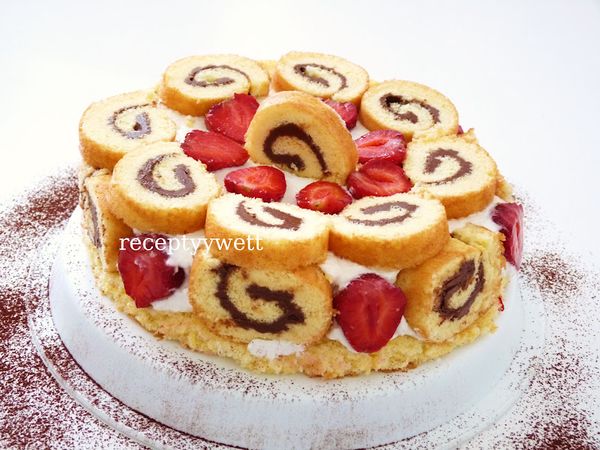 FOTORECEPT: Roládová mini torta s jahodami