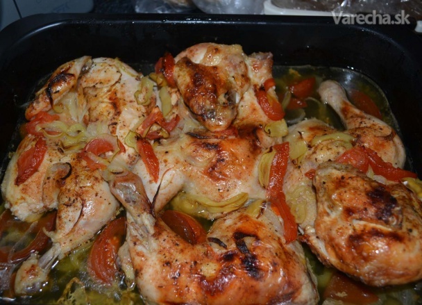 Pečené kurča s paradajkami, paprikou a cibuľou recept