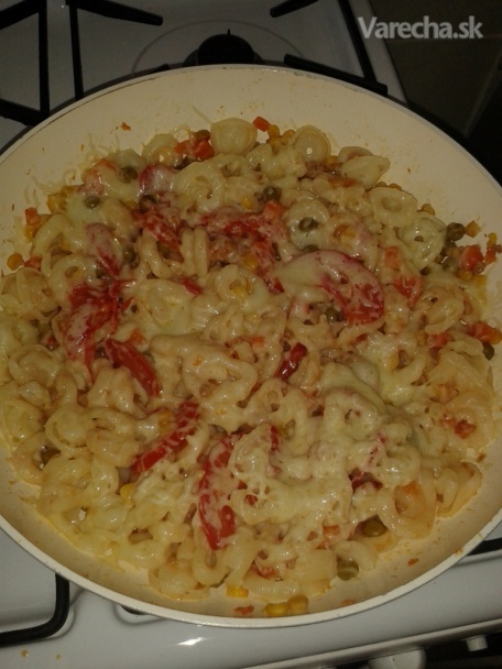 Tuniakový šalát s paradajkami a syrom recept