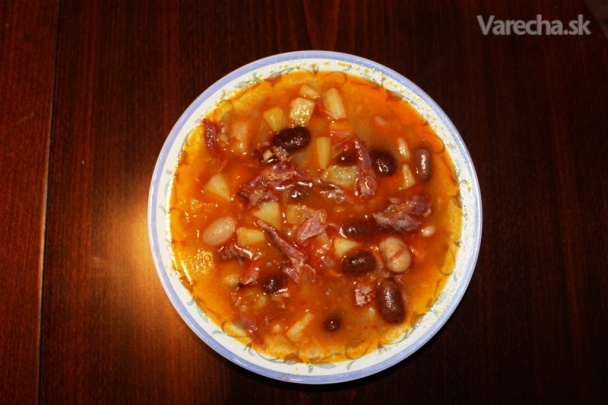 Fazuľová polievka so zemiakmi a údeným mäsom (fotorecept) recept