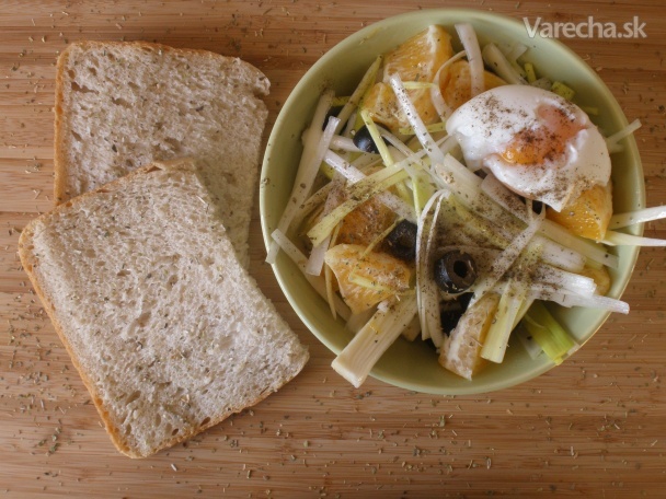 Pórový šalát s olivami a pomarančom recept