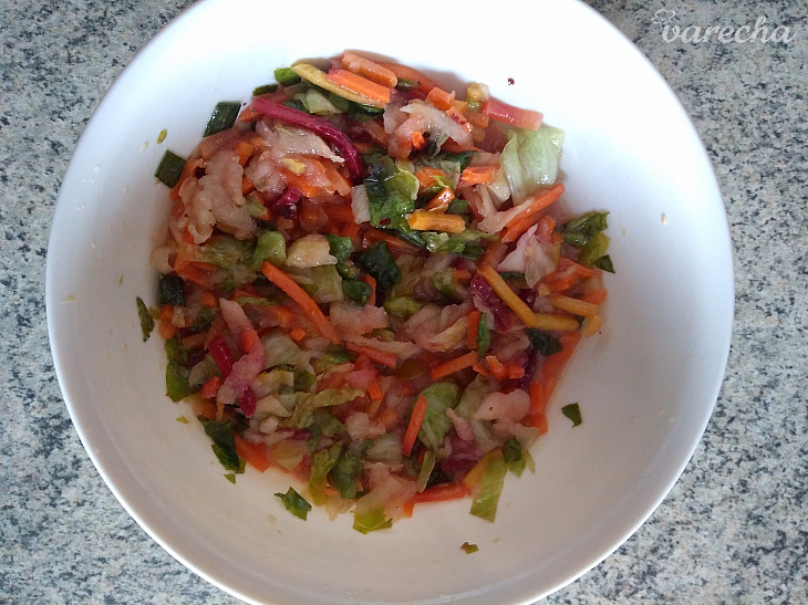 Čerstvý zeleninový šalát so zálievkou recept