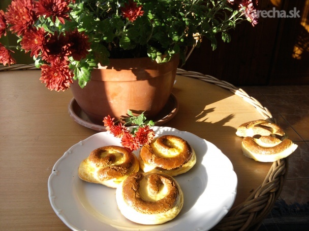 Medovníkové slimáky so zemiakovým kysnutým cestom (fotorecept ...