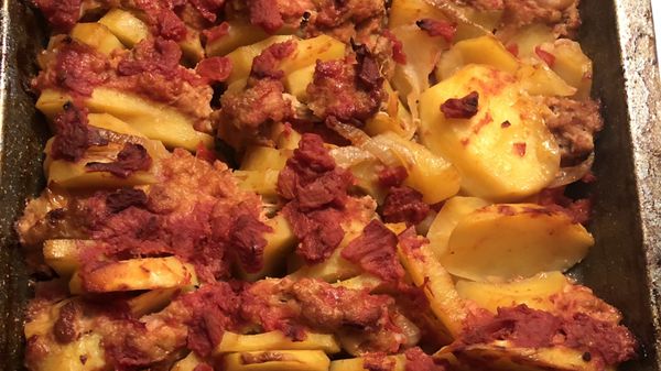 Pečené zemiaky so štavnatým mäsom