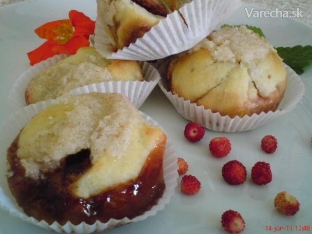 Koláčiky- muffiny s jahodami a čokoládou (fotorecept) recept ...