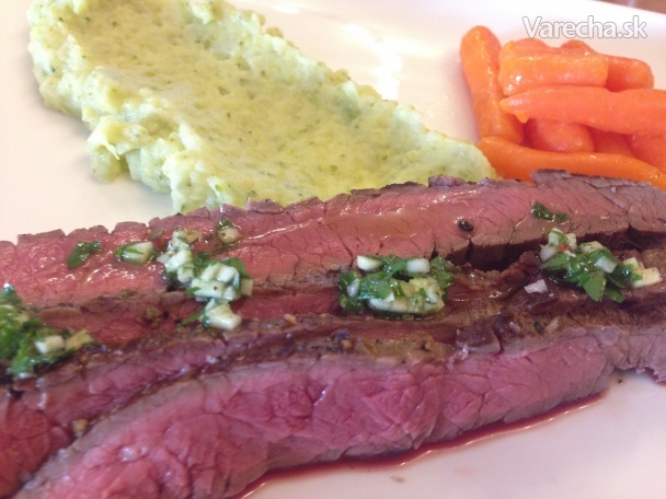Flank steak s bylinkovým olejom a zemiakovo-brokolicovým pyré ...