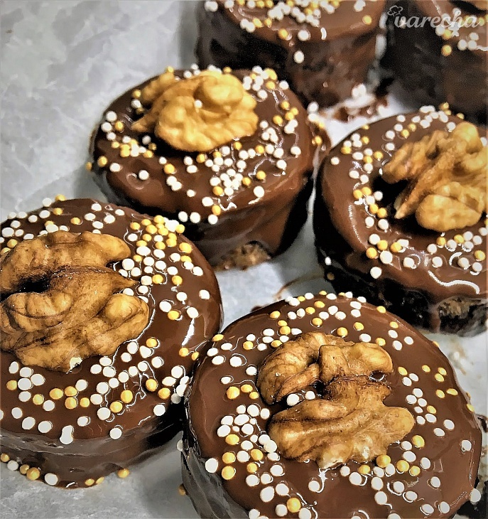 Orechovo-čokoládové tortičky bez múky recept