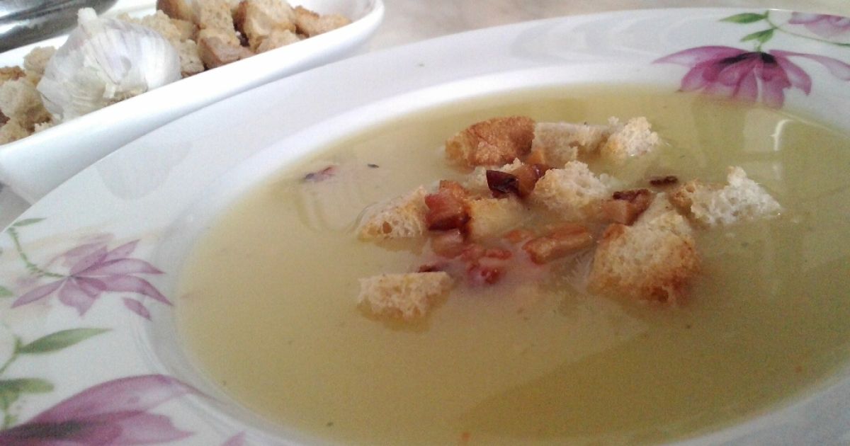 Cesnakova krémová polievka so slaninkou, fotogaléria 1 / 3.