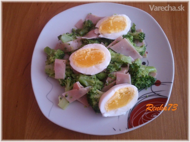 Brokolicový šalát so šunkou a vajcami recept