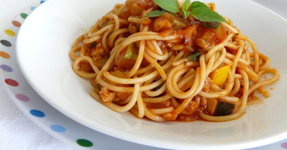 Špagety s mäsovo-cuketovou omáčkou, fotogaléria 1 / 9.