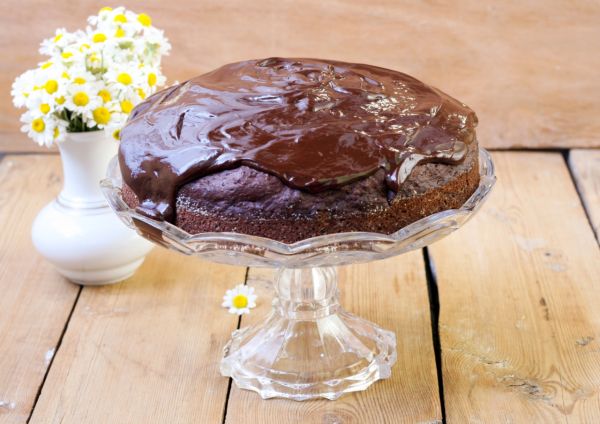Cuketová torta s čokoládovou polevou