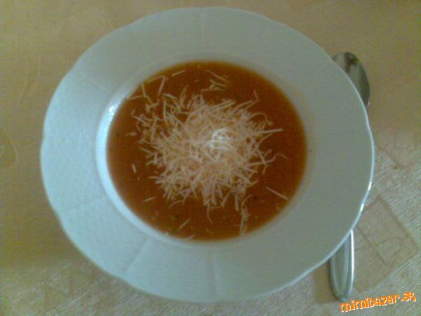 Rajčinová polievka s bazalkou